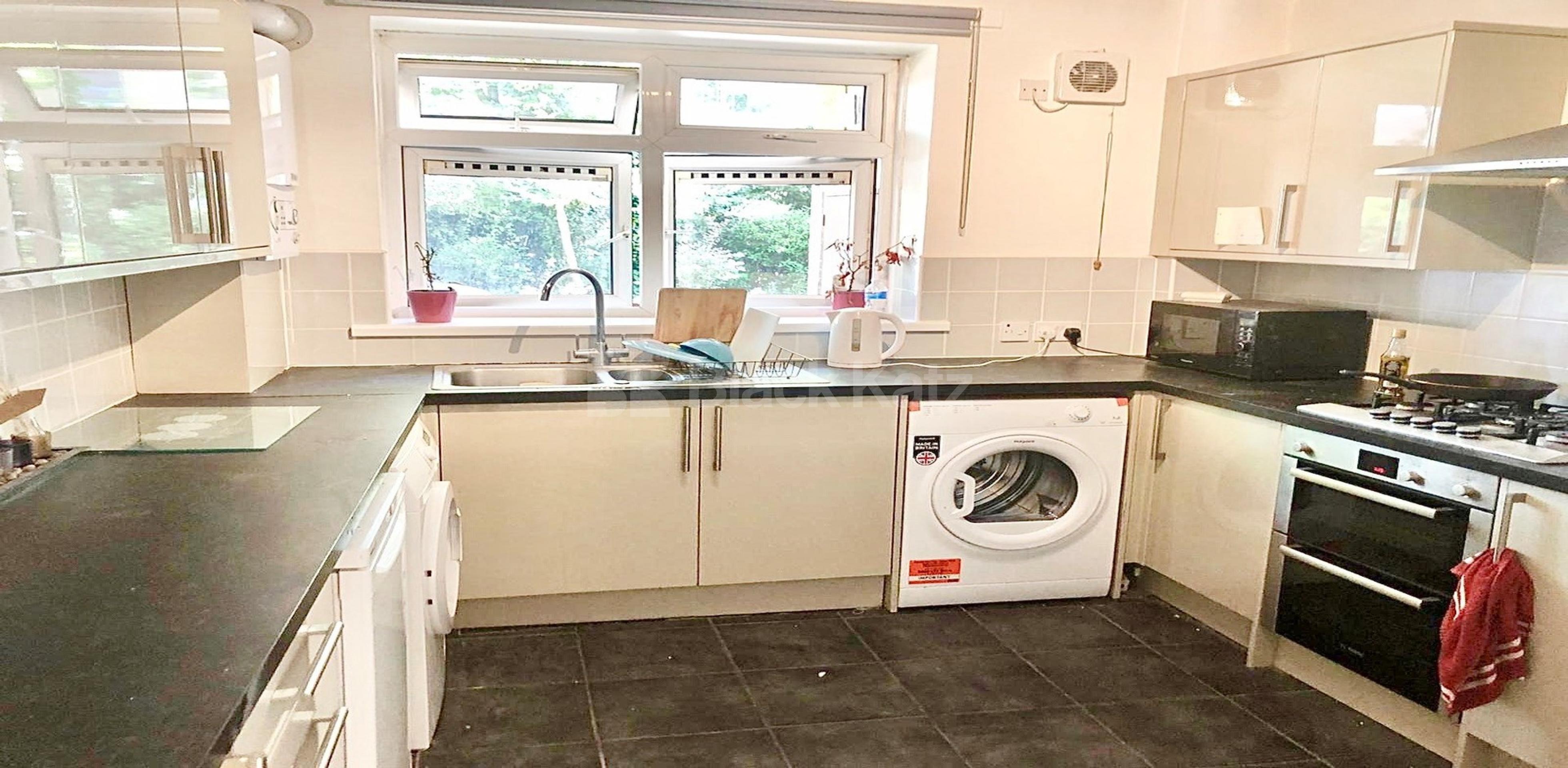 4 double bedroom flat set over two floors with access to a patio garden Dalmeny Avenue, Tufnell park  N7